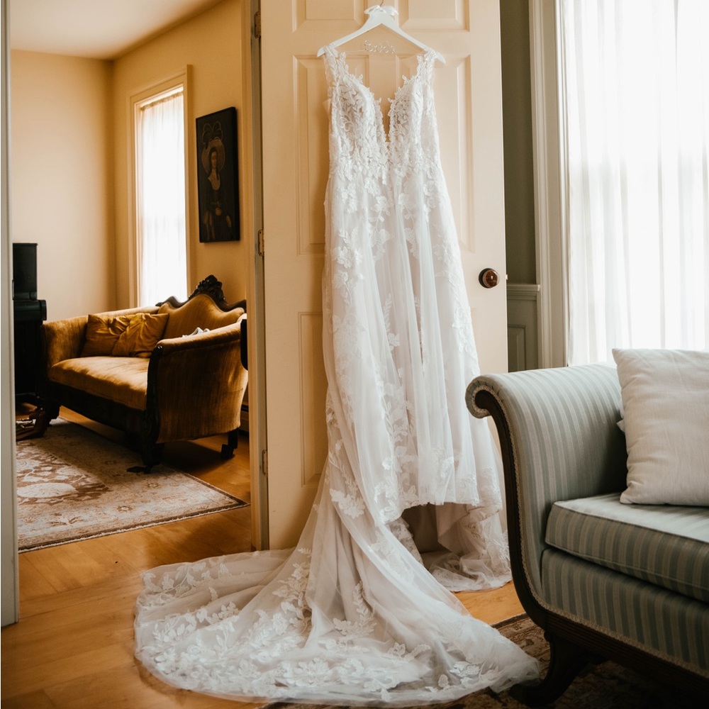 Wedding Dress. Lillian West. Floral